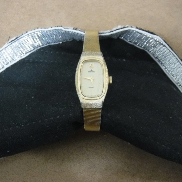 Vintage Dainty gold-tone Lorus watch (by Seiko) - Picture 2 of 3